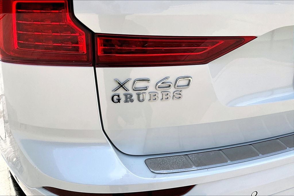2023 Volvo XC60 B5 Ultimate Bright Theme