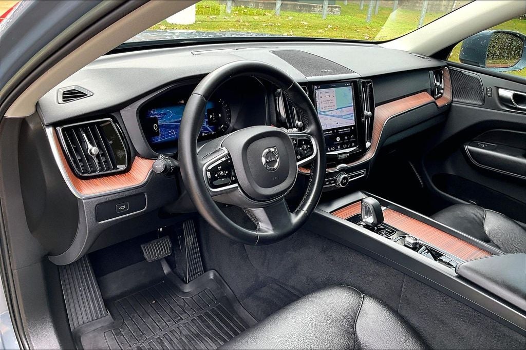 2023 Volvo XC60 B5 Plus Bright Theme
