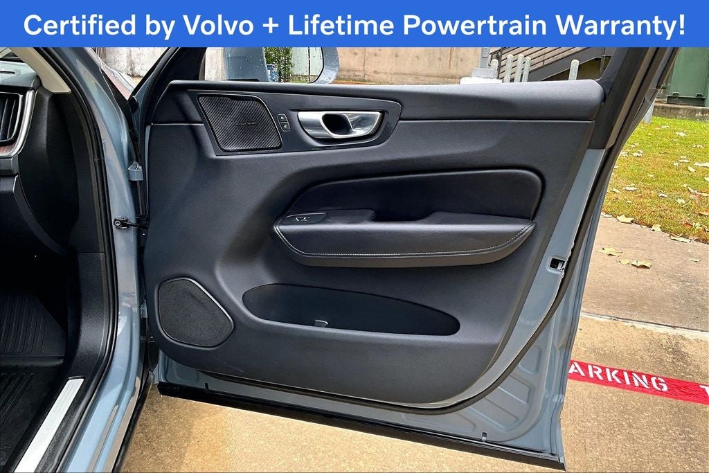 2023 Volvo XC60 B5 Plus Bright Theme
