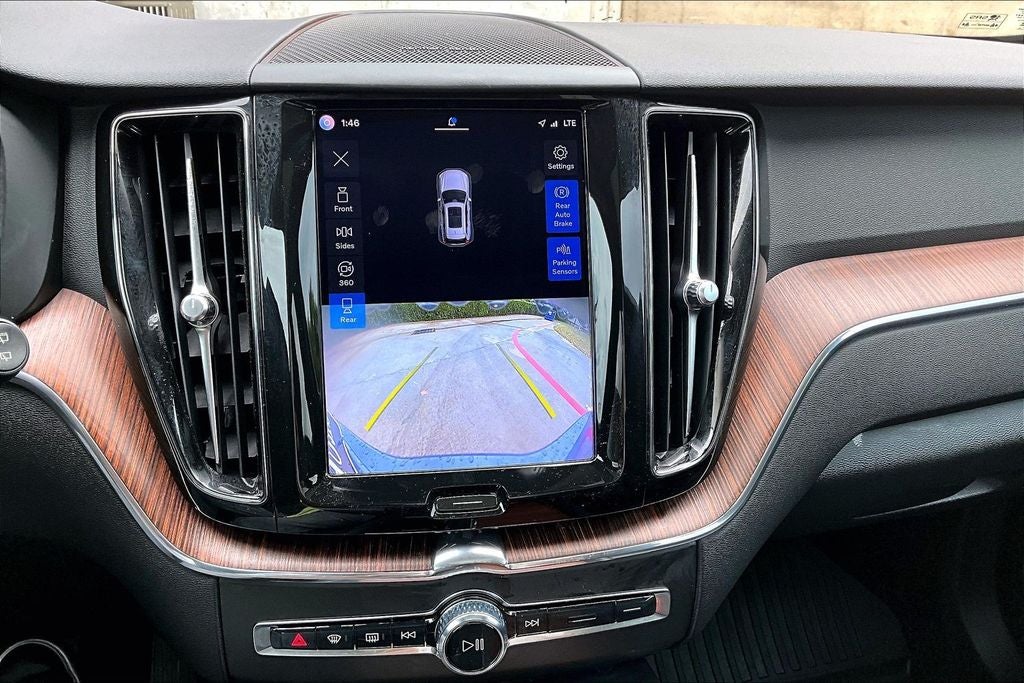 2023 Volvo XC60 B5 Plus Bright Theme