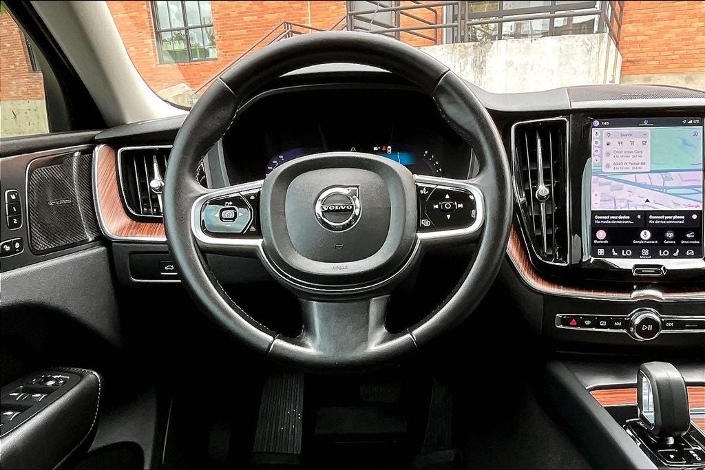 2023 Volvo XC60 B5 Plus Bright Theme