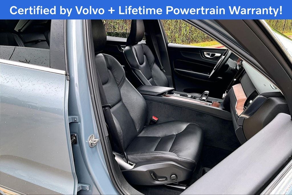 2023 Volvo XC60 B5 Plus Bright Theme