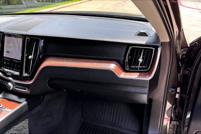 2023 Volvo XC60 B5 Ultimate Dark Theme
