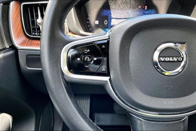 2023 Volvo XC60 B5 Ultimate Dark Theme