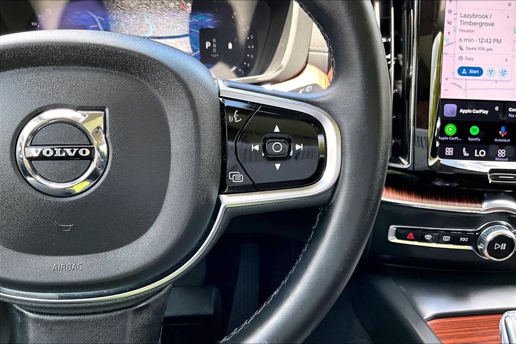 2023 Volvo XC60 B5 Ultimate Dark Theme