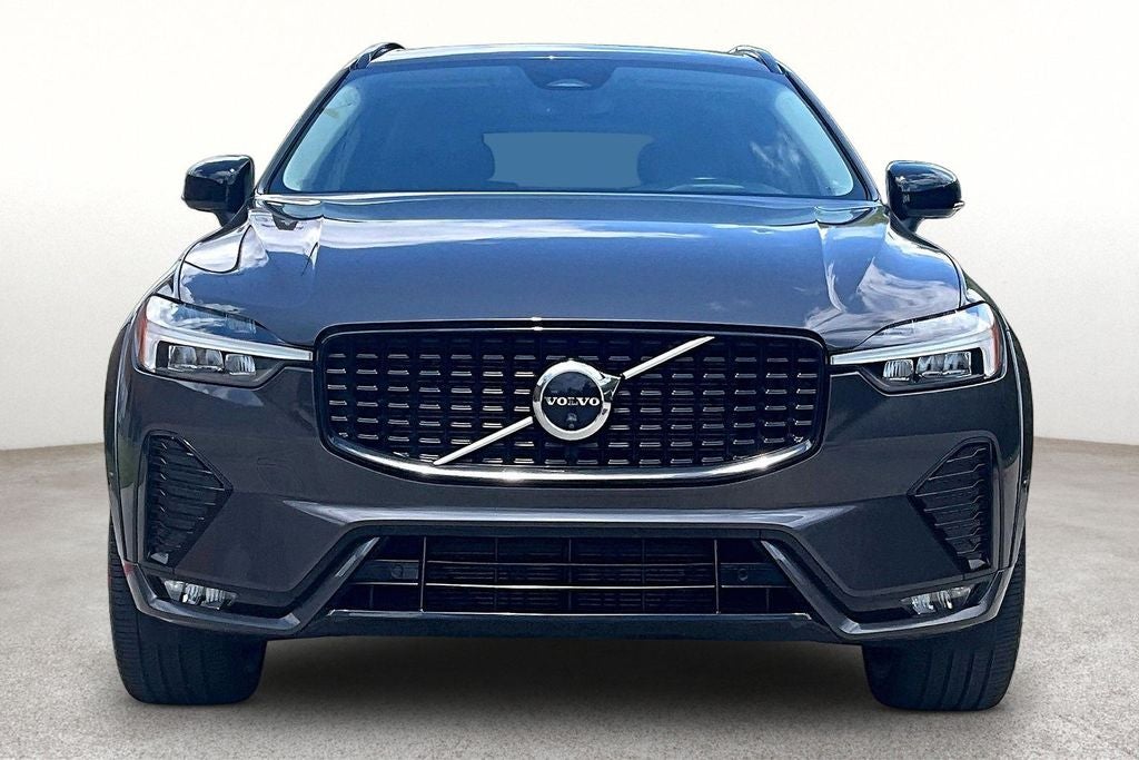 2023 Volvo XC60 B5 Ultimate Dark Theme