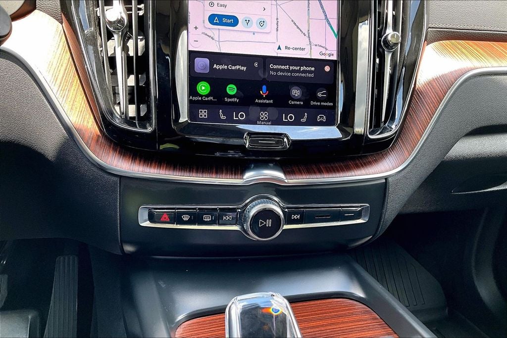 2023 Volvo XC60 B5 Ultimate Dark Theme