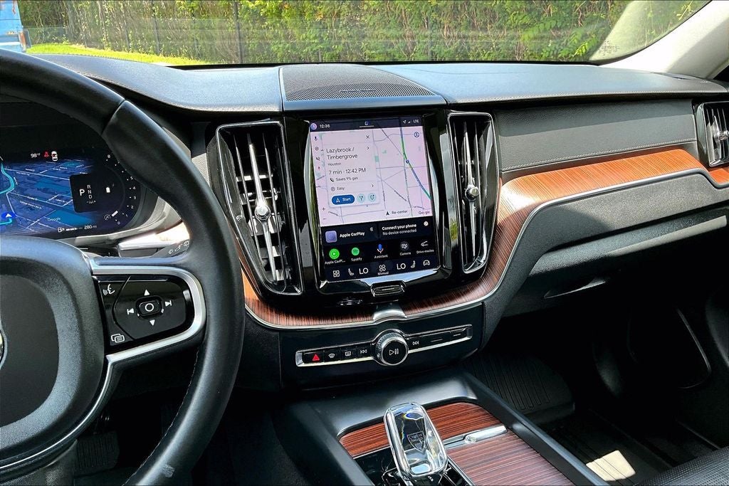 2023 Volvo XC60 B5 Ultimate Dark Theme