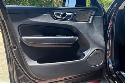 2023 Volvo XC60 B5 Ultimate Dark Theme
