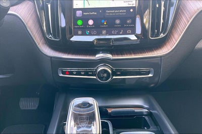 2023 Volvo XC60 B5 Ultimate Dark Theme