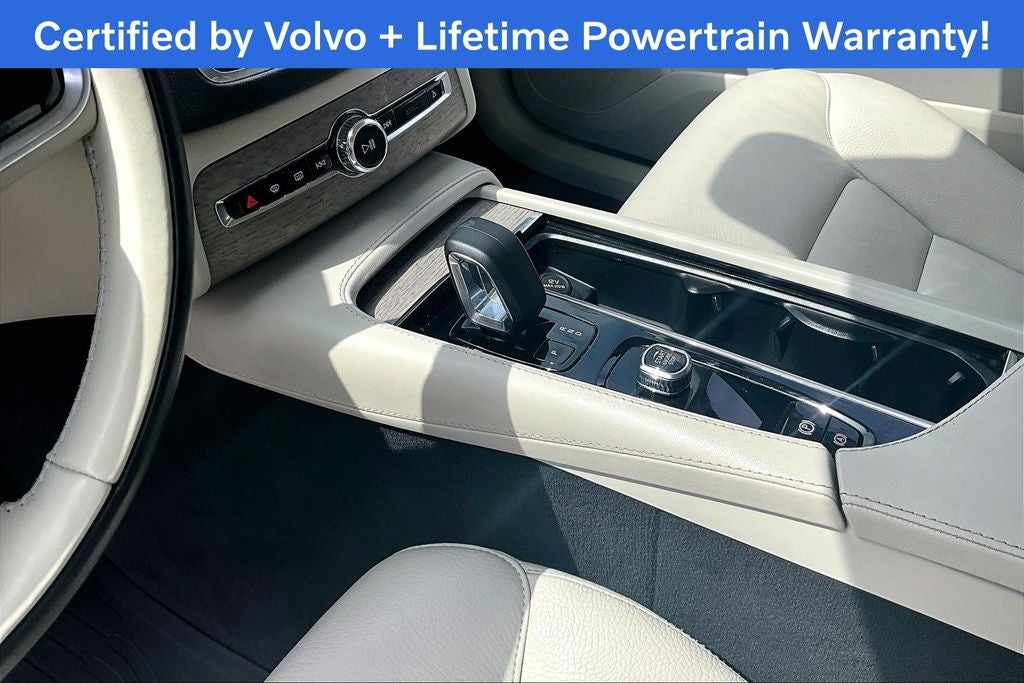 2024 Volvo XC90 B5 Plus