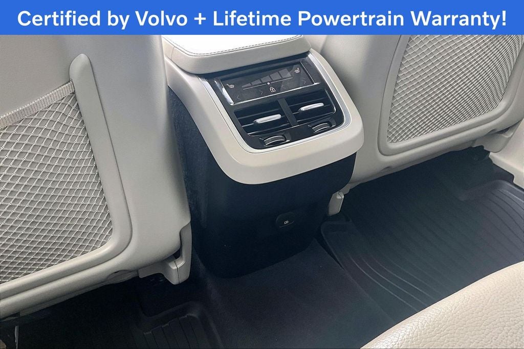 2024 Volvo XC90 B5 Plus