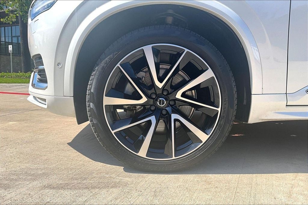 2024 Volvo XC90 B5 Plus