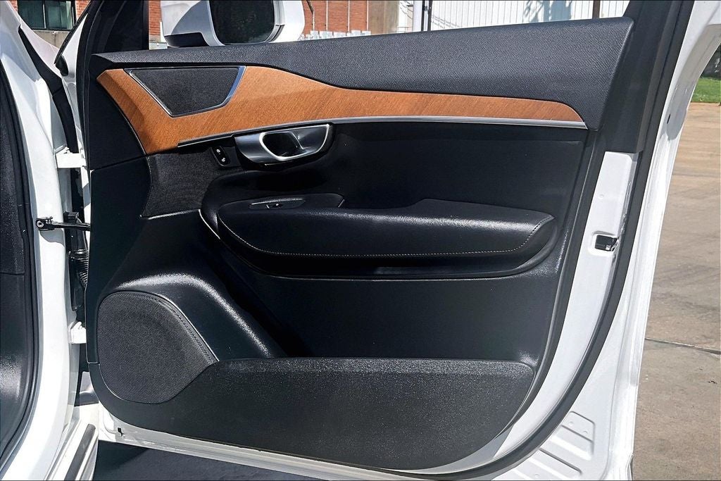 2024 Volvo XC90 B5 Plus