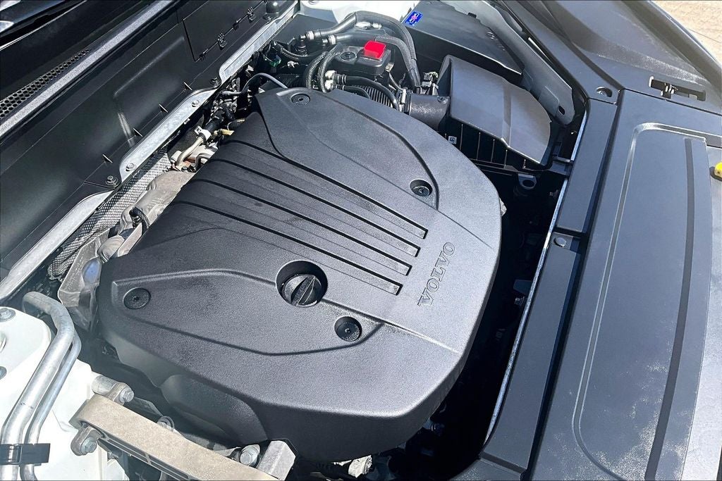 2024 Volvo XC90 B5 Plus