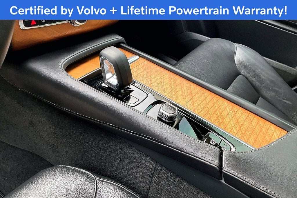 2024 Volvo XC90 B5 Plus
