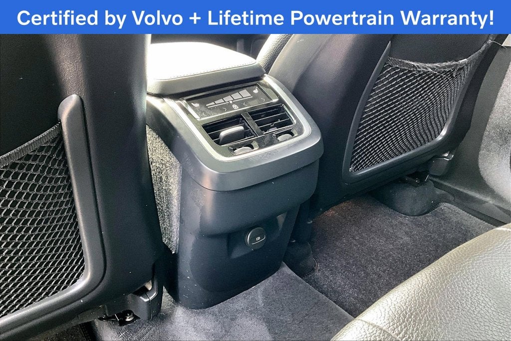 2024 Volvo XC90 B5 Plus