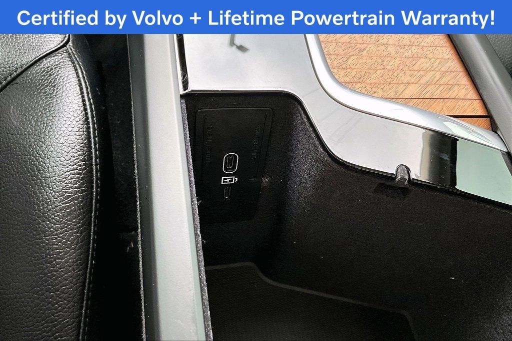 2024 Volvo XC90 B5 Plus