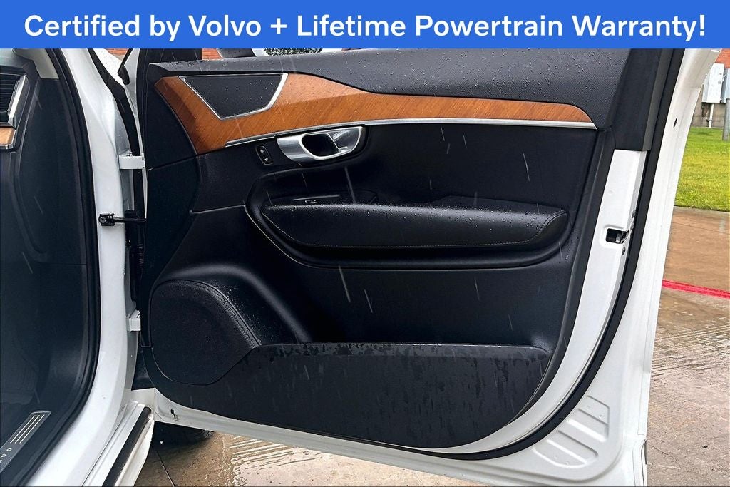 2023 Volvo XC90 B5 Plus