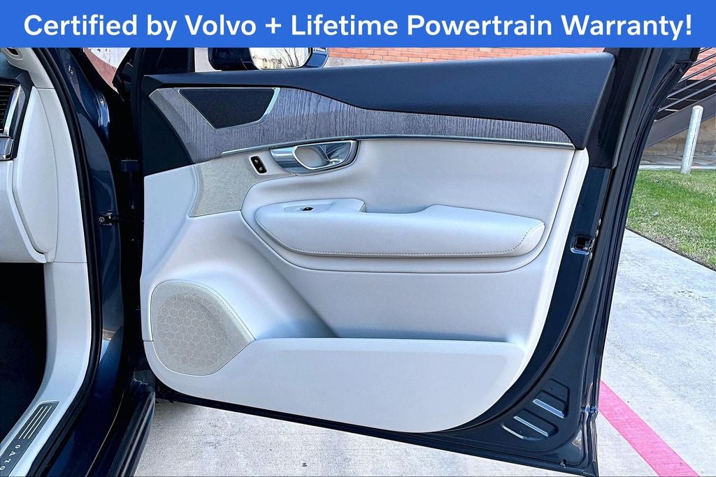 2023 Volvo XC90 B5 Plus