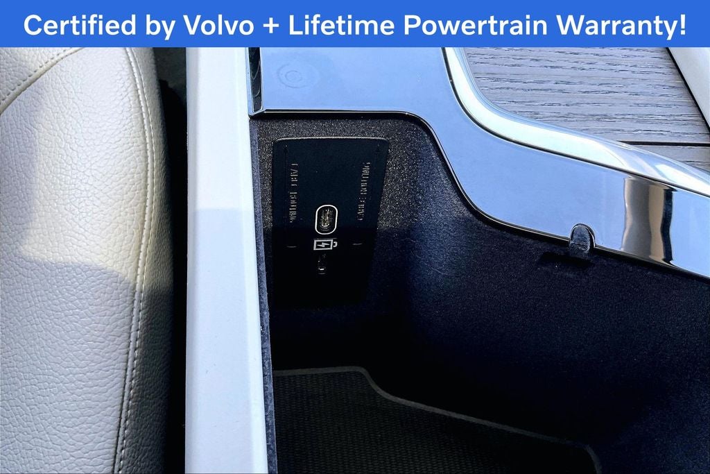 2023 Volvo XC90 B5 Plus