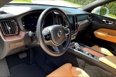 2023 Volvo XC60 B5 Ultimate Bright Theme