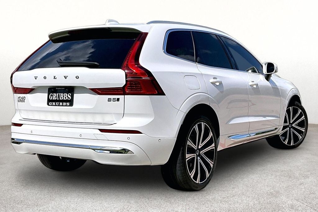 2023 Volvo XC60 B5 Ultimate Bright Theme
