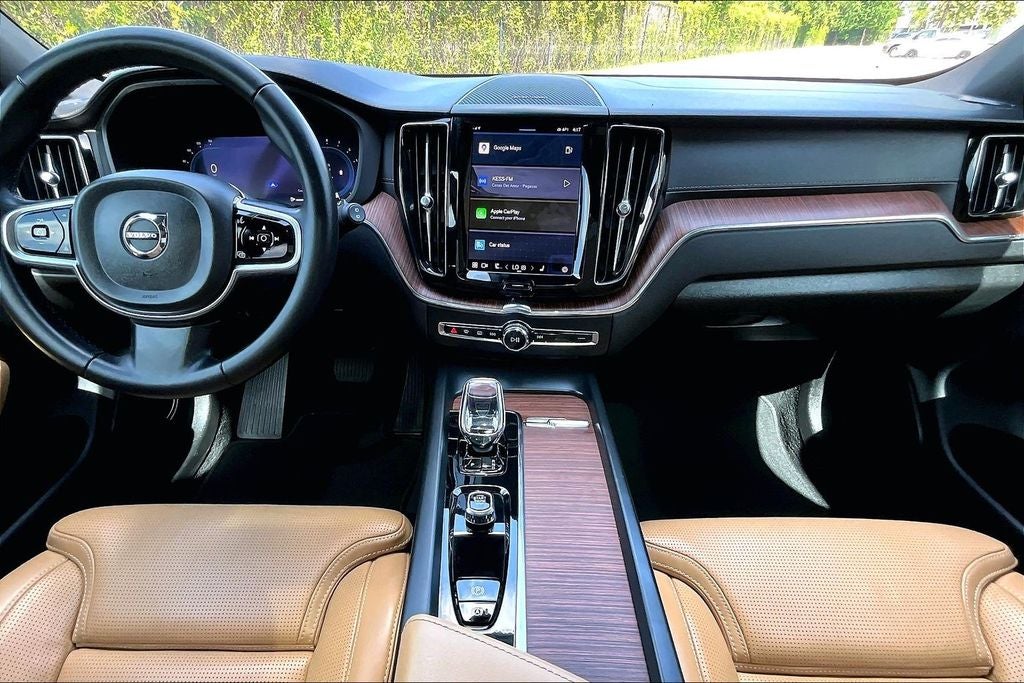 2023 Volvo XC60 B5 Ultimate Bright Theme