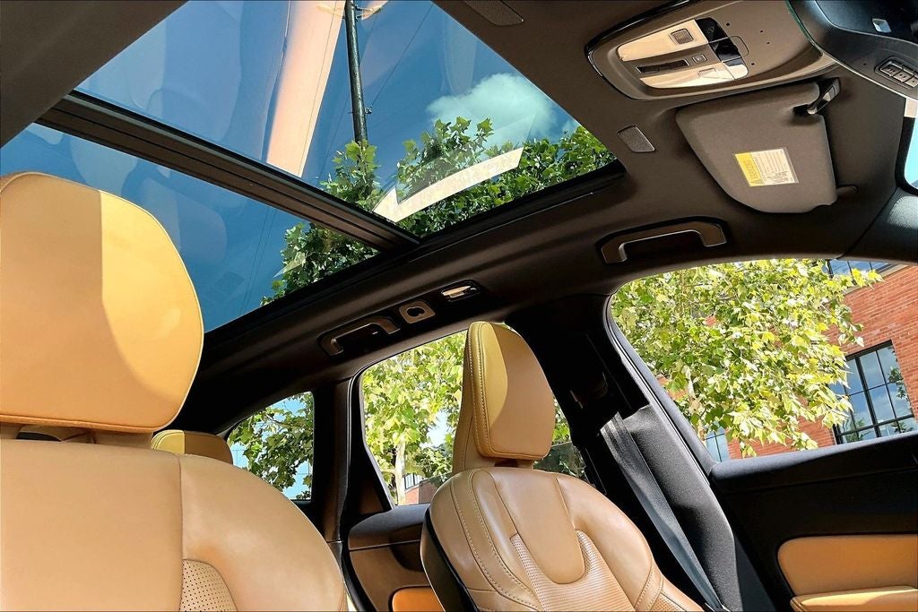 2023 Volvo XC60 B5 Ultimate Bright Theme