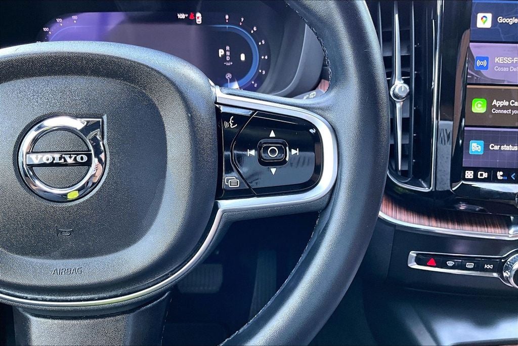 2023 Volvo XC60 B5 Ultimate Bright Theme
