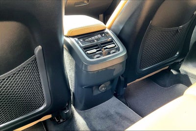 2023 Volvo XC60 B5 Ultimate Bright Theme