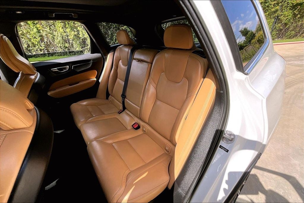 2023 Volvo XC60 B5 Ultimate Bright Theme