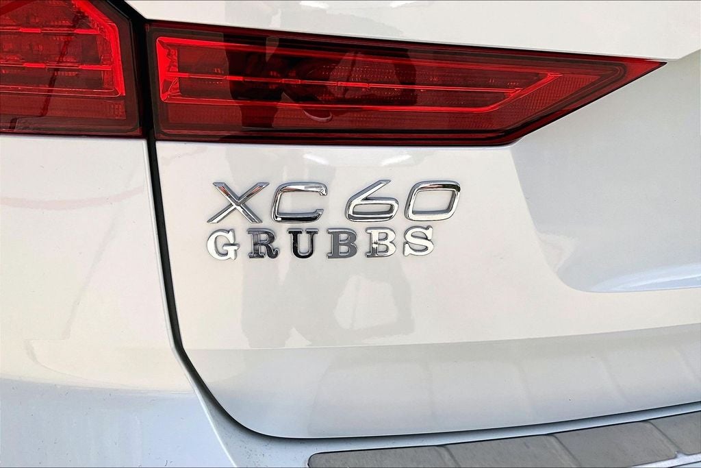 2023 Volvo XC60 B5 Ultimate Bright Theme