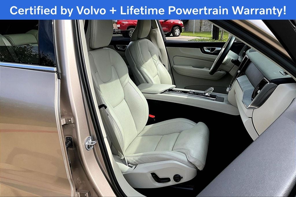 2023 Volvo XC60 B5 Ultimate Bright Theme