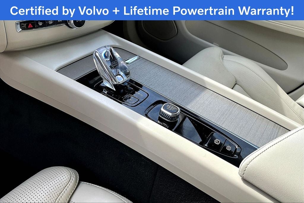 2023 Volvo XC60 B5 Ultimate Bright Theme