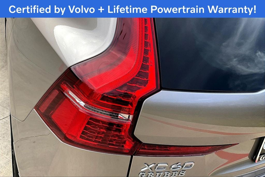 2023 Volvo XC60 B5 Ultimate Bright Theme