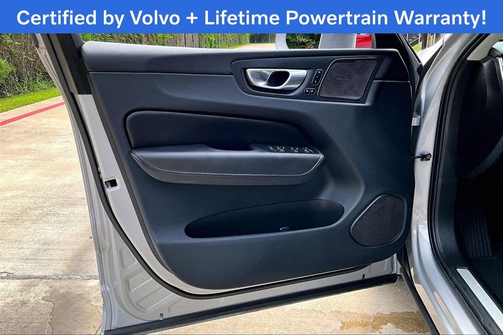 2023 Volvo XC60 B5 Ultimate Bright Theme