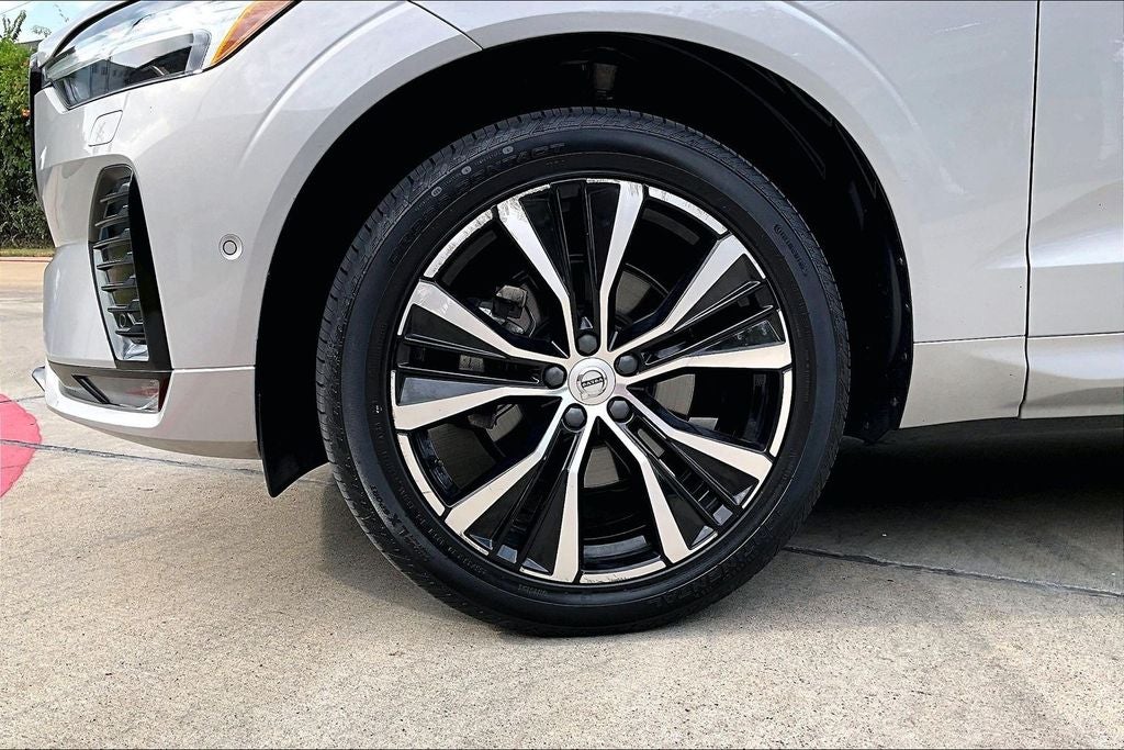 2024 Volvo XC60 B5 Plus Dark Theme