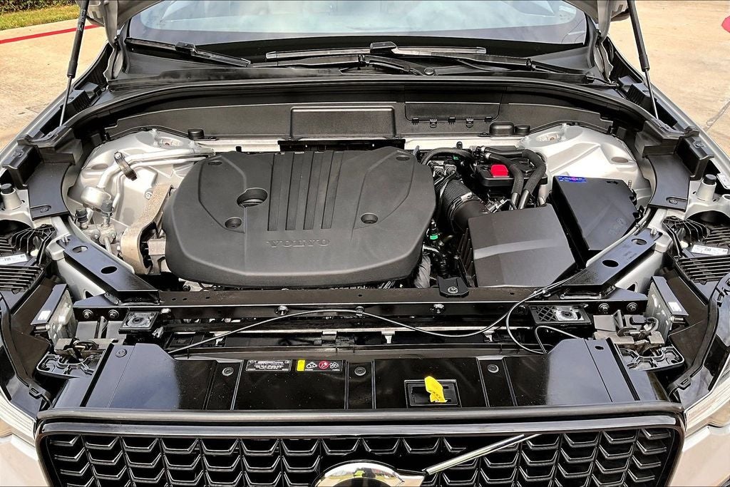 2024 Volvo XC60 B5 Plus Dark Theme