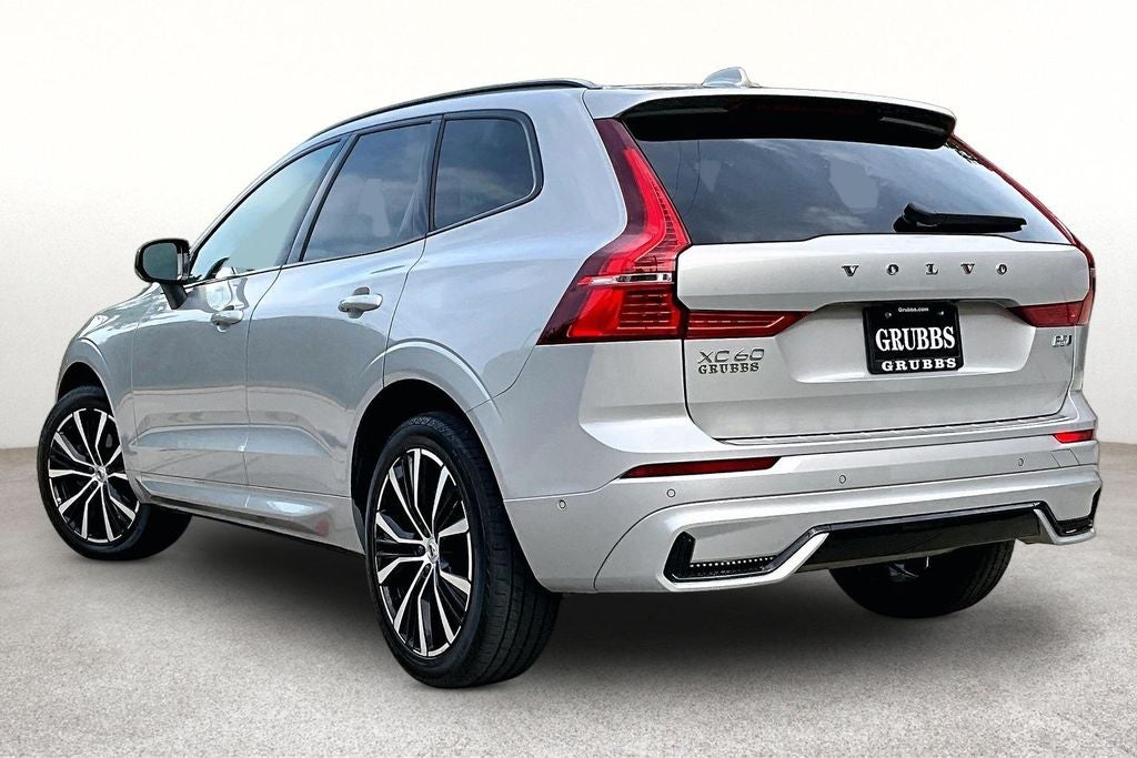 2024 Volvo XC60 B5 Plus Dark Theme