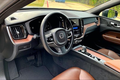 2024 Volvo XC60 B5 Plus Dark Theme