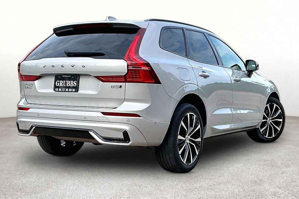 2024 Volvo XC60 B5 Plus Dark Theme