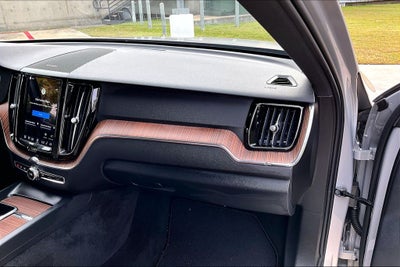 2024 Volvo XC60 B5 Plus Dark Theme