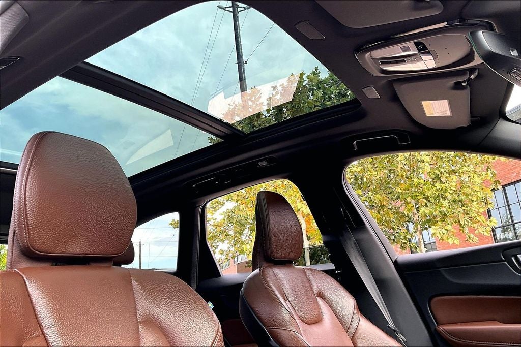 2024 Volvo XC60 B5 Plus Dark Theme