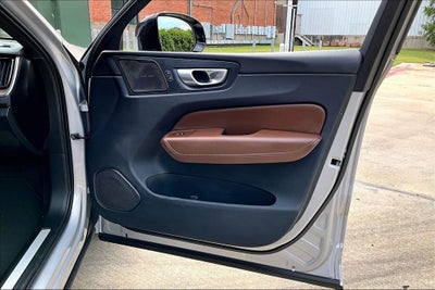 2024 Volvo XC60 B5 Plus Dark Theme