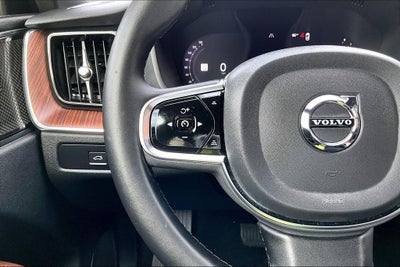 2024 Volvo XC60 B5 Plus Dark Theme