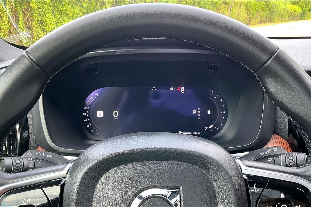 2024 Volvo XC60 B5 Plus Dark Theme