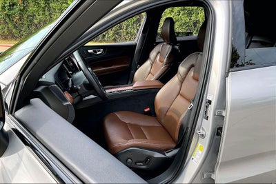 2024 Volvo XC60 B5 Plus Dark Theme