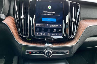 2024 Volvo XC60 B5 Plus Dark Theme