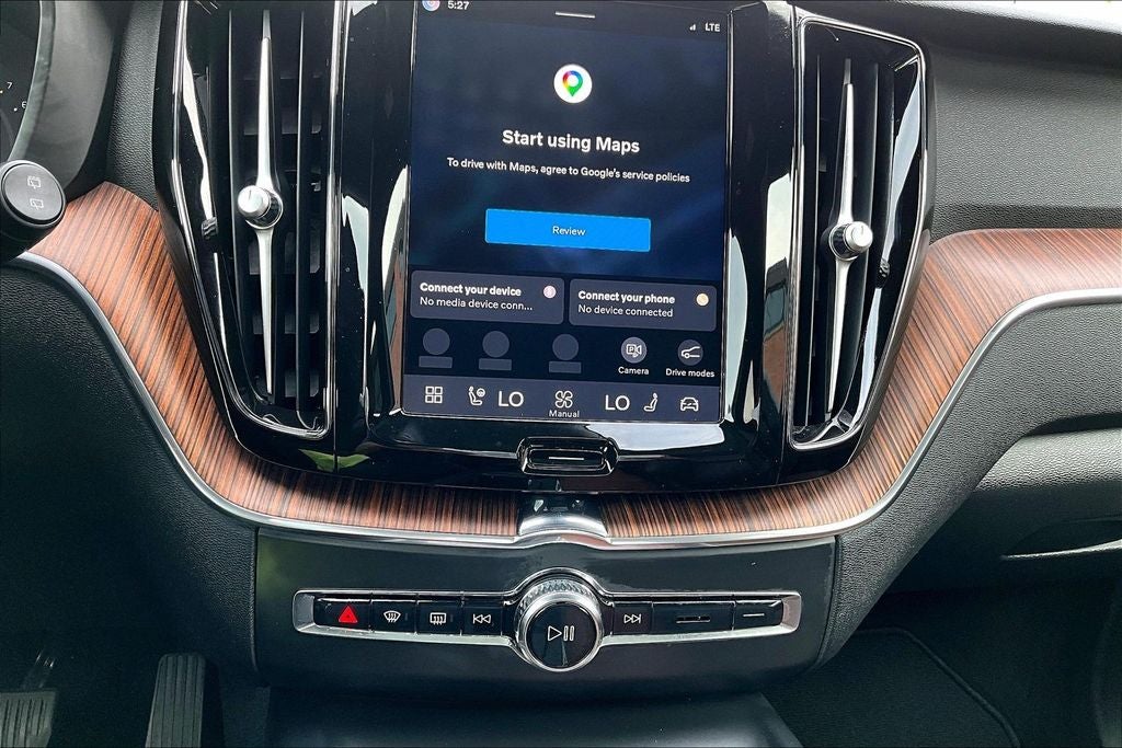 2024 Volvo XC60 B5 Plus Dark Theme